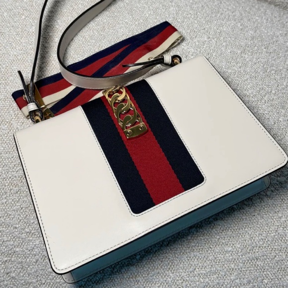 Authentic Gucci Small Sylvie Shoulder Bag White - Picture 4 of 15